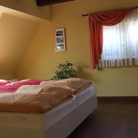 Haus Am Kastanienwald بيت ضيافة Dörrenbach